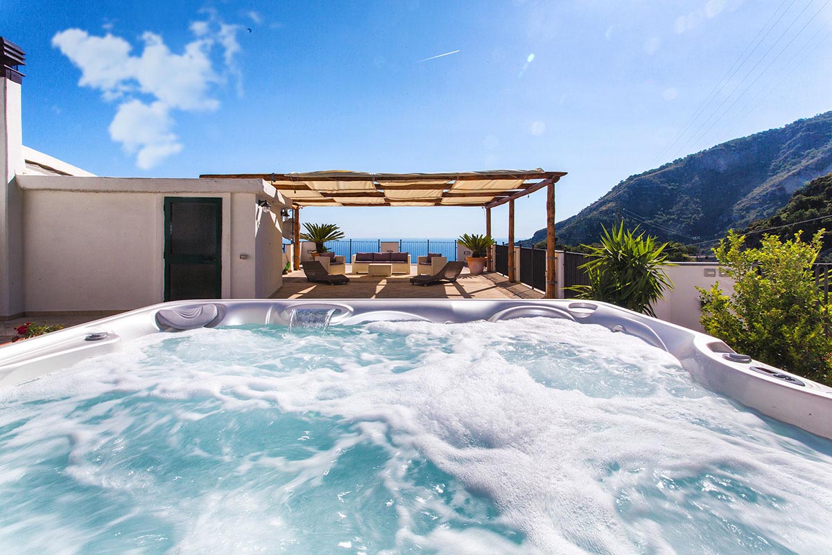 hot-tub-villa-danae-amalfi-furore