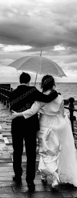 wedding-amalfi-walking-rain-umbrella-photographer-marlon-losurdo